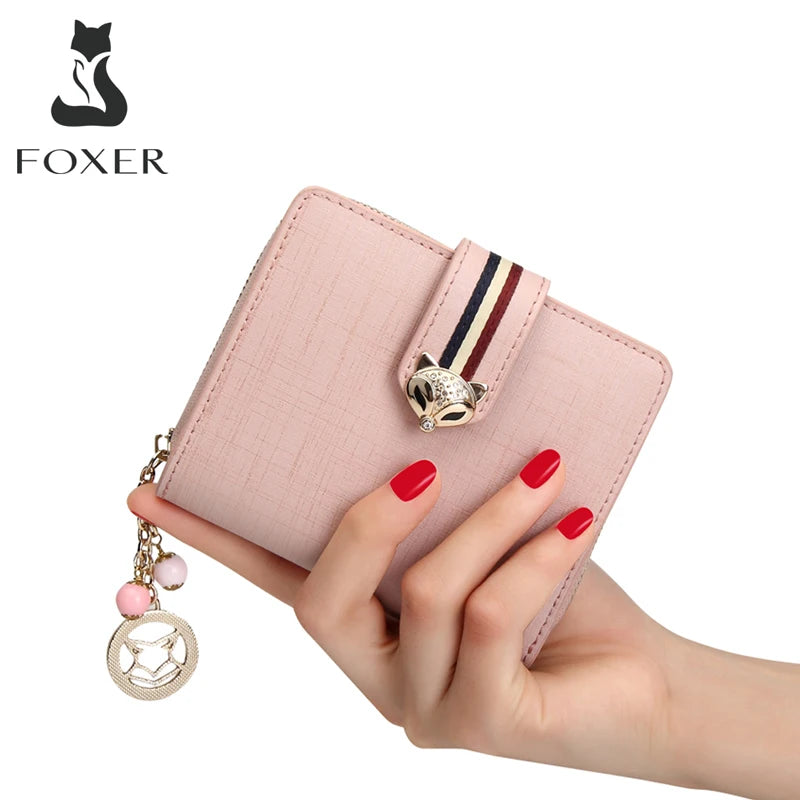 Billetera Portatarjetas Compacta FOXER para mujeres: Encanto y Detalles de Joyería en Rosa de alta calidad con colgante