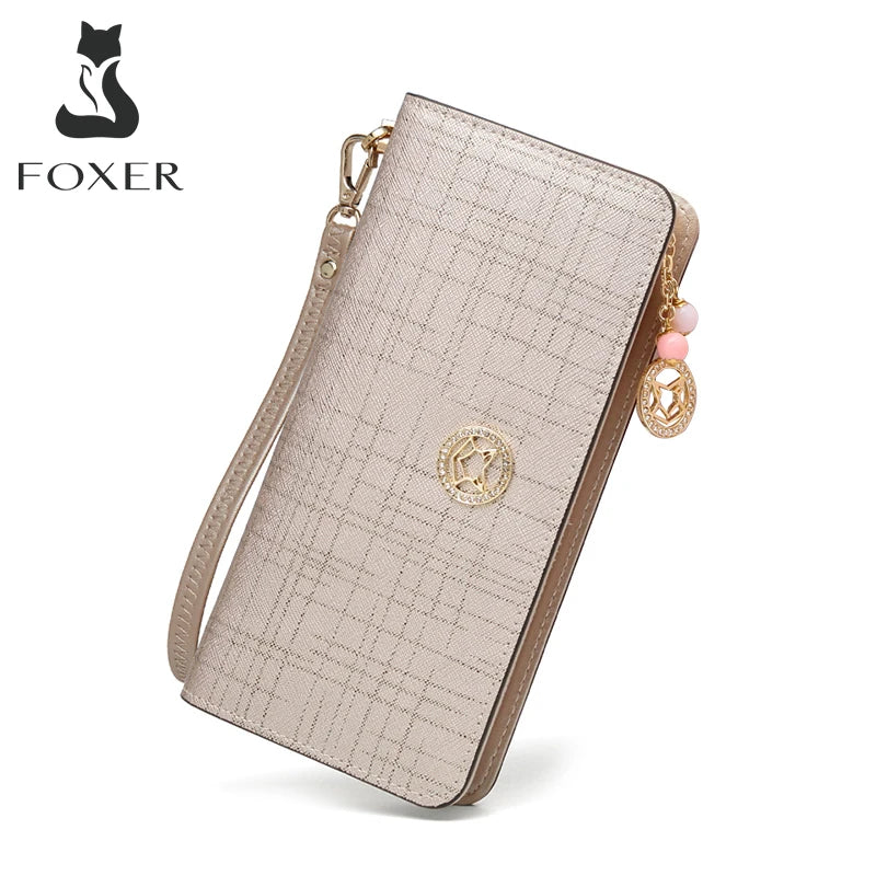 Billetera Larga FOXER con Monedero y Textura Metalizada | Clutch de Mano Elegante
