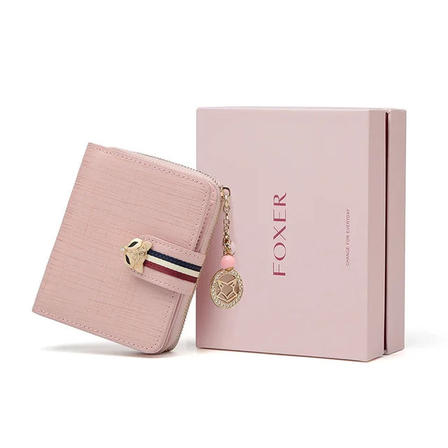 Billetera Portatarjetas Compacta FOXER para mujeres: Encanto y Detalles de Joyería en Rosa de alta calidad con colgante