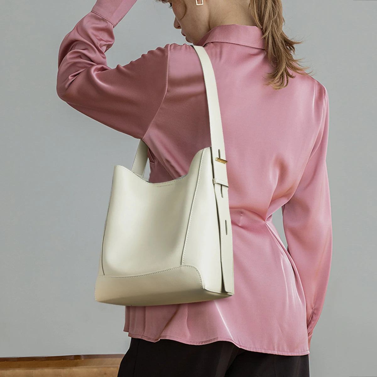 FOXER-Leather Classic Women Shoulder Bag 2025- Cubo "Minimalista Elegante" de Piel Suave