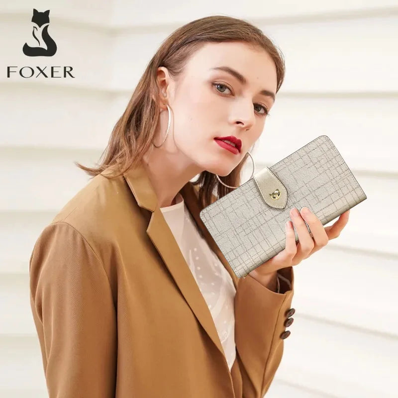 FOXER Billetera con Muñequera de cuero para mujer - Cartera ligera de embrague largo para tarjetas moda 2025