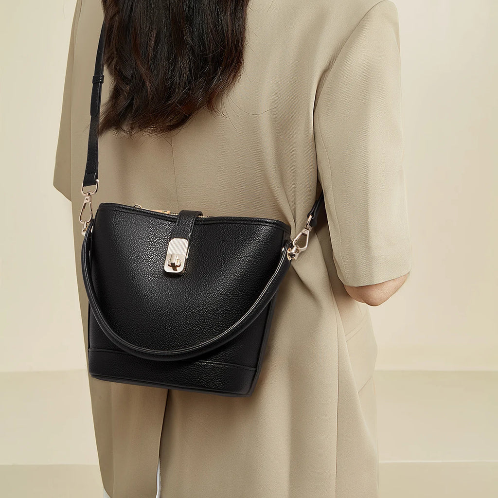 Bolso Cubo FOXER Lock 2025 - Estilo Minimalista y Capacidad Elegante