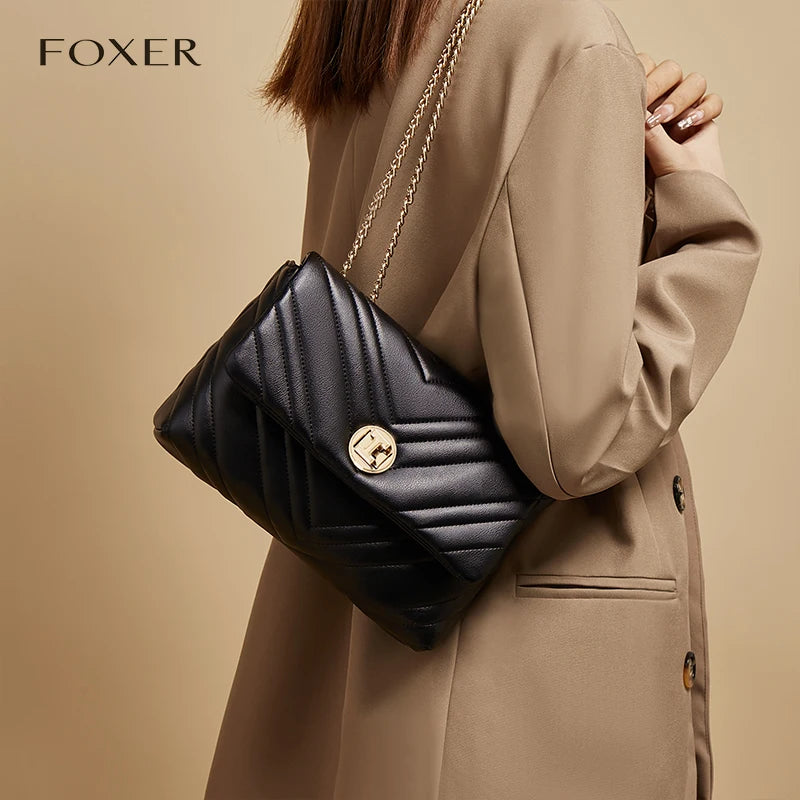 Bolso de Hombro FOXER Chevron Luxe - Negro Mate y Oro