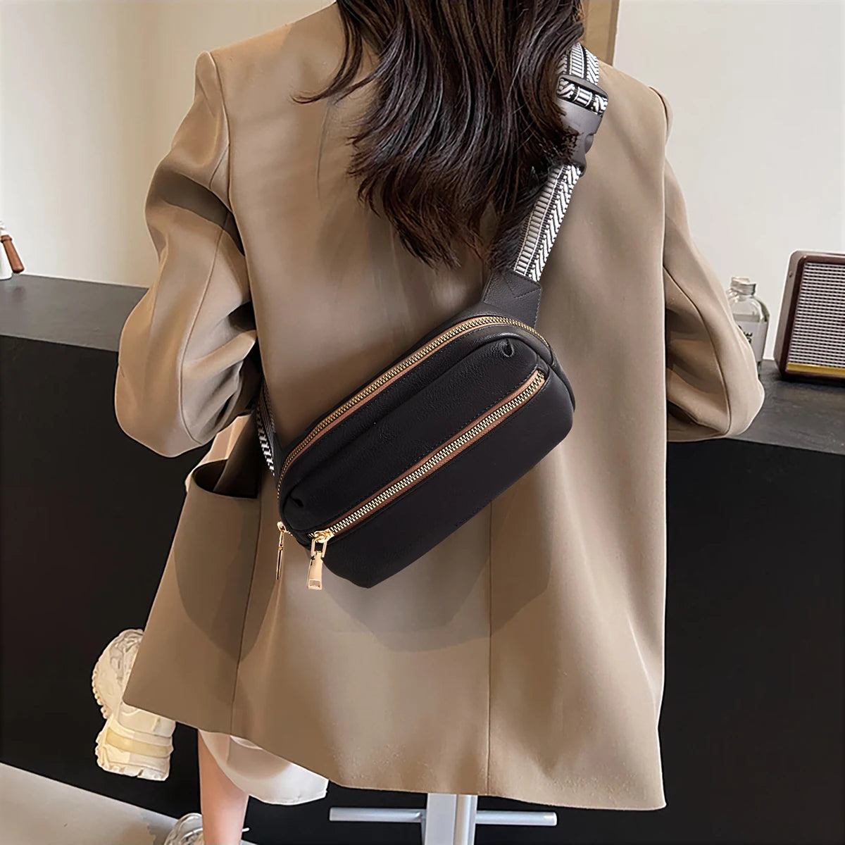 Bandolera FOXER 2025 de Textura Suave: Comodidad y Tendencia Casual