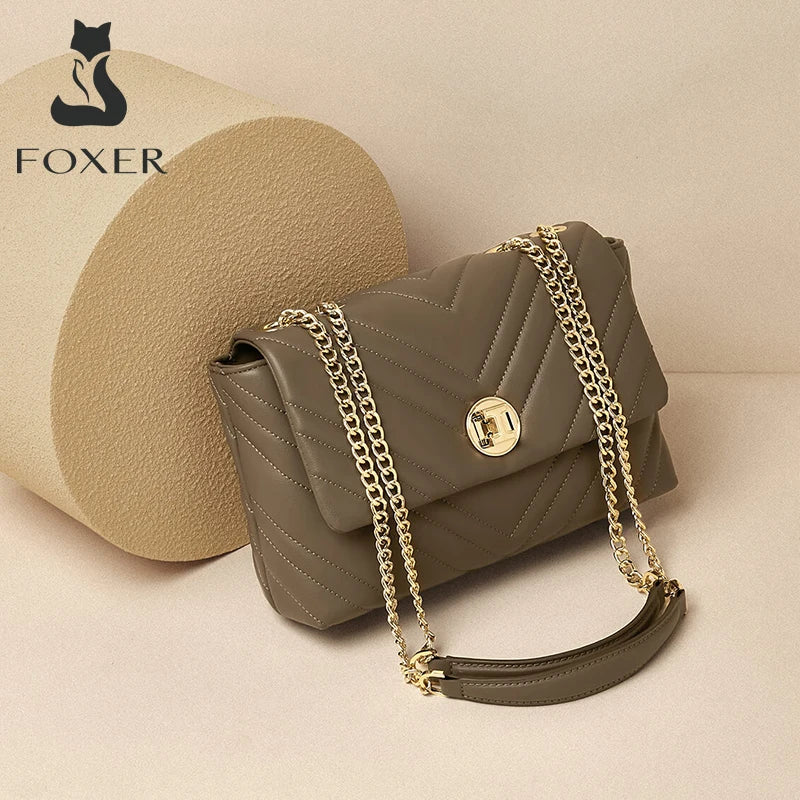 Bolso de Hombro FOXER Chevron Luxe - Negro Mate y Oro