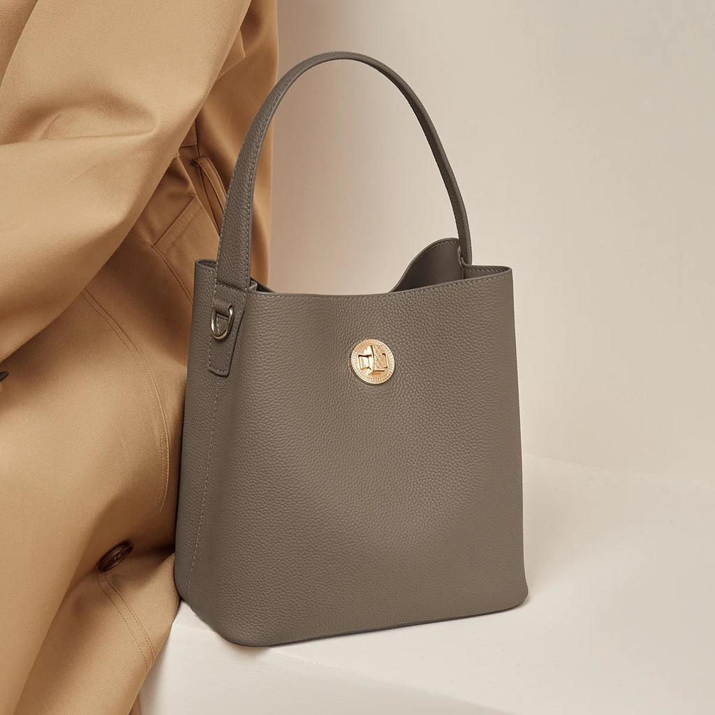 FOXER Otoño Invierno 2025 Nuevo bolso de mano y hombro para mujer Monograma de cuero de vaca "Minimal Chic" de Piel Texturizada -Commute Lady Crossbosy