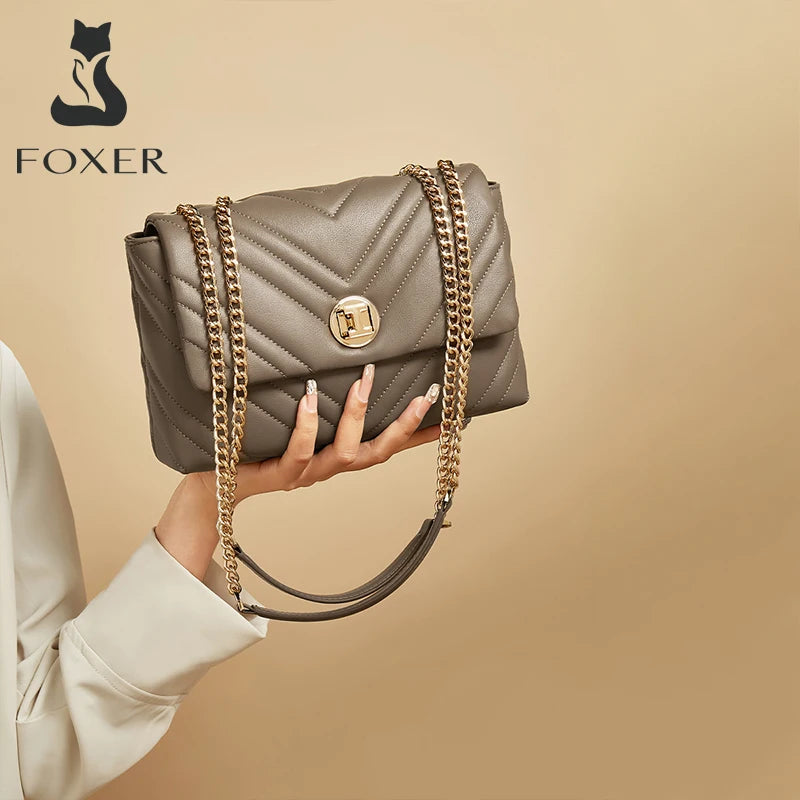 Bolso de Hombro FOXER Chevron Luxe - Negro Mate y Oro