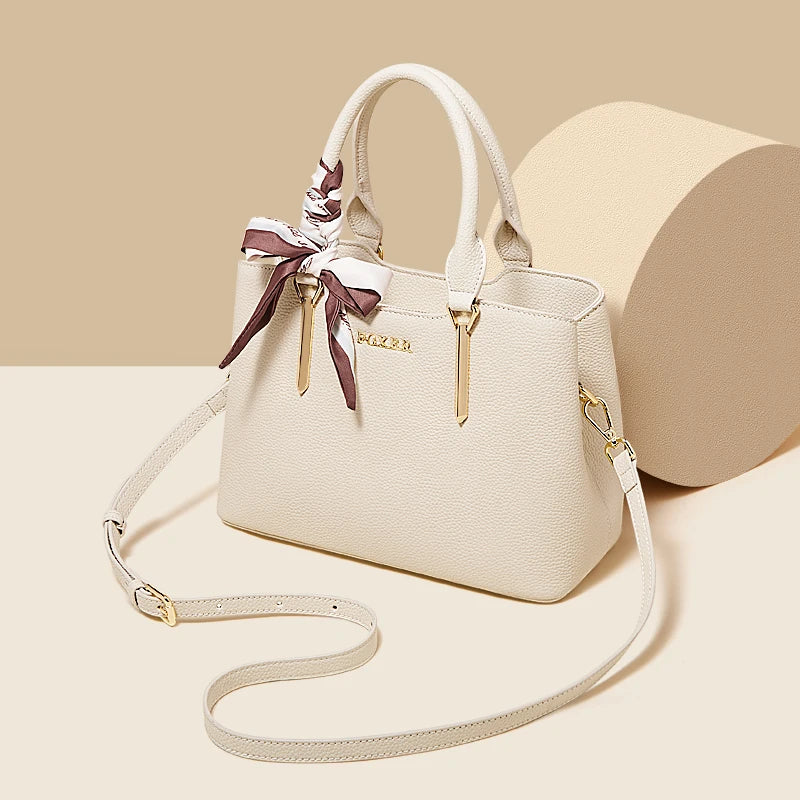 Bolso Satchel FOXER Moda 2025 Elegancia Atemporal con Toque de Seda