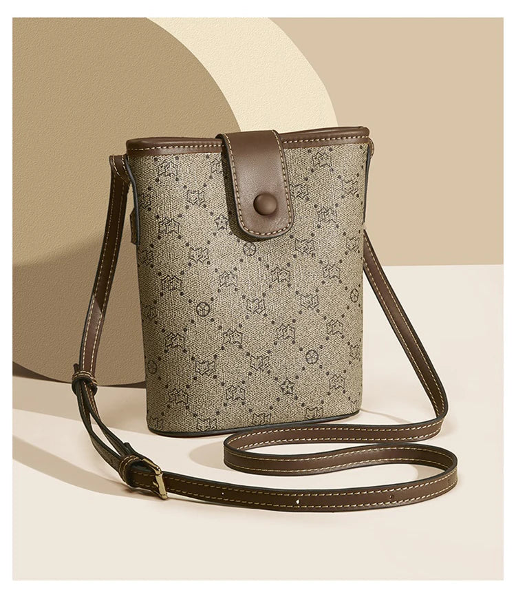 Mini Bolso Bandolera FOXER "Bucket" para mujer con Monograma Clásico | Portacelular Elegante