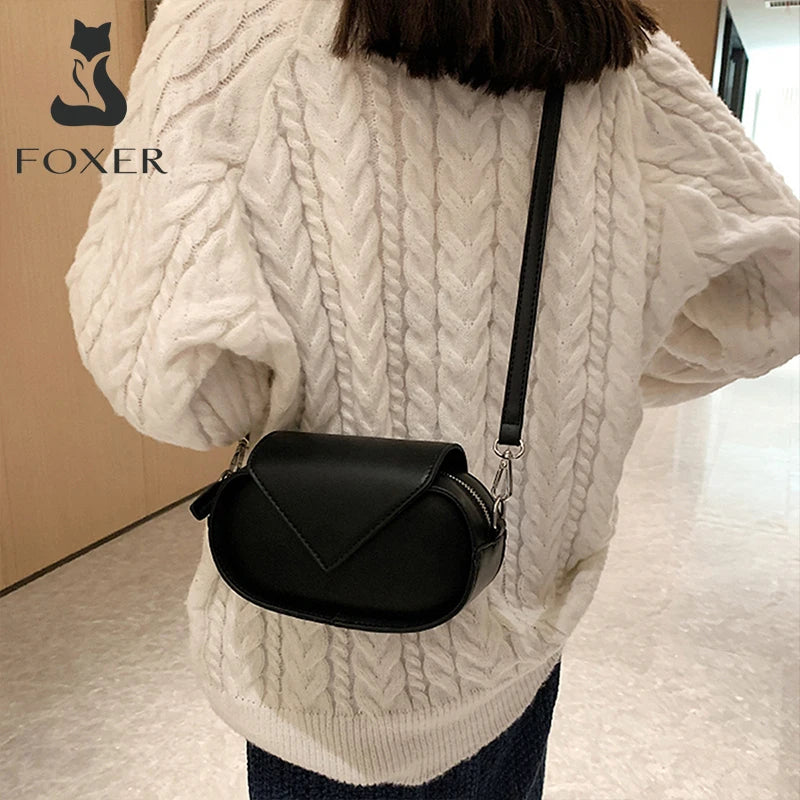Bolso Crossbody Oval V-Flap de FOXER - Sofisticación Geométrica