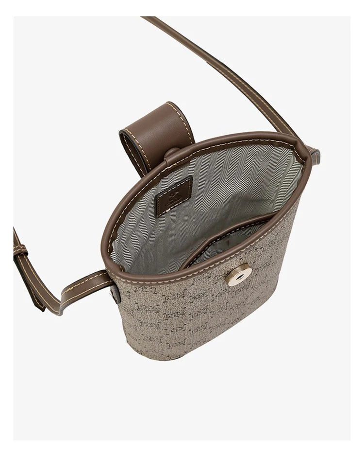 Mini Bolso Bandolera FOXER "Bucket" para mujer con Monograma Clásico | Portacelular Elegante