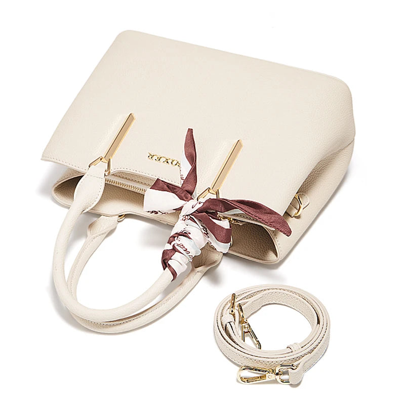 Bolso Satchel FOXER Moda 2025 Elegancia Atemporal con Toque de Seda