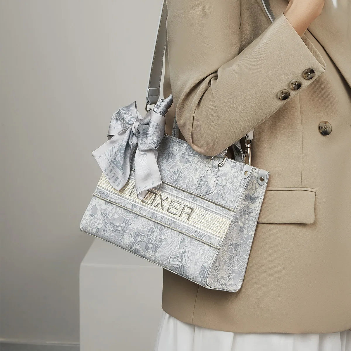 Bolso de mano Tote FOXER Elegante con Estampado Jacquard Floral y Lazo de Satén