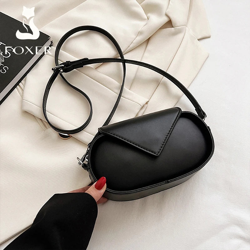Bolso Crossbody Oval V-Flap de FOXER - Sofisticación Geométrica