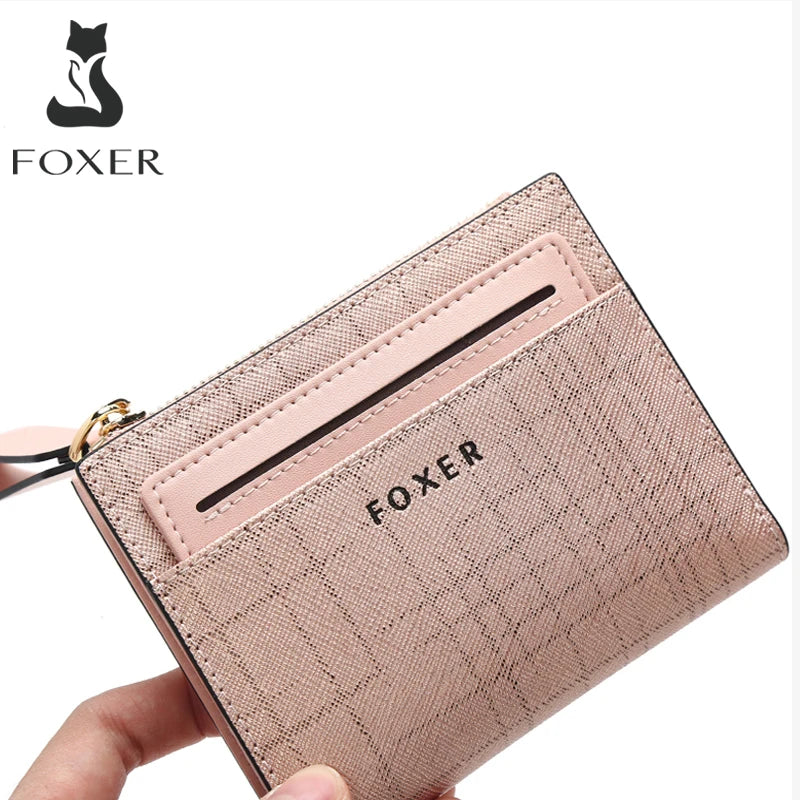 Billetera Compacta FOXER Spillt 2025: Esencialismo Elegante en Rosa Rubor