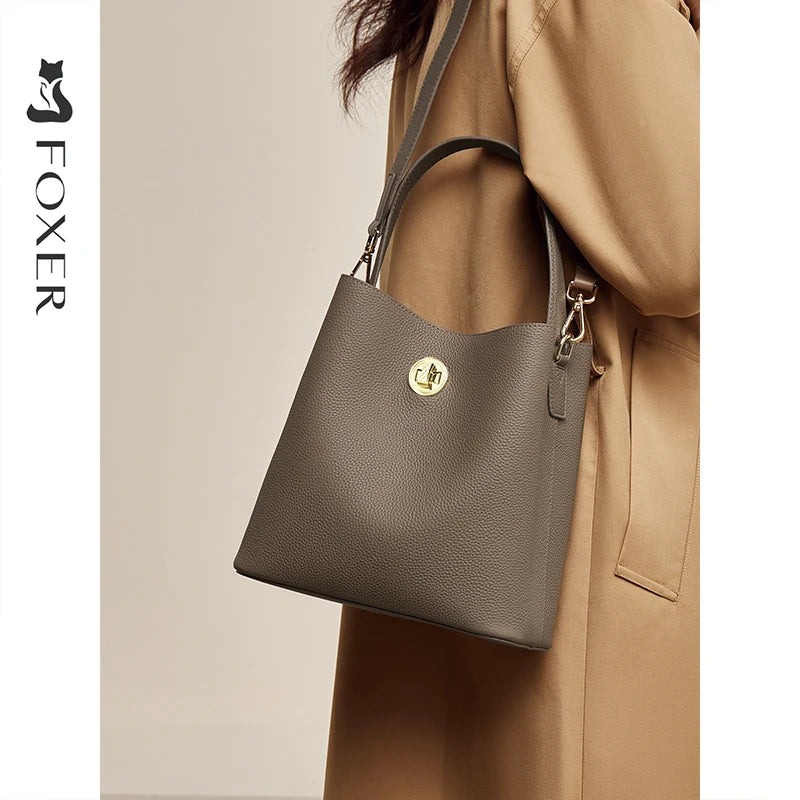 FOXER Otoño Invierno 2025 Nuevo bolso de mano y hombro para mujer Monograma de cuero de vaca "Minimal Chic" de Piel Texturizada -Commute Lady Crossbosy