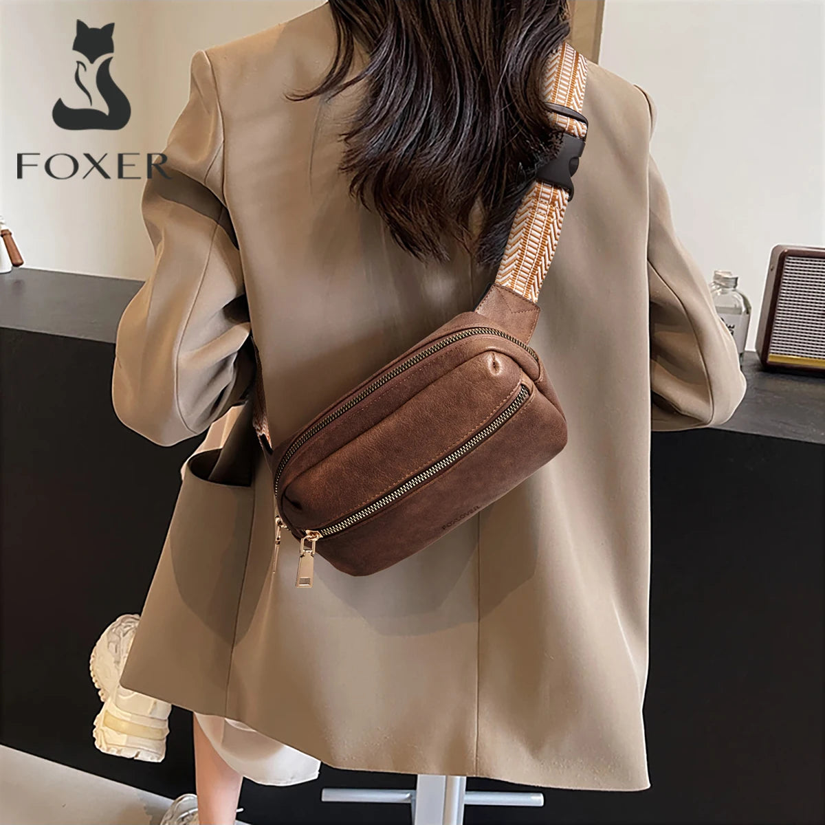 Bandolera FOXER 2025 de Textura Suave: Comodidad y Tendencia Casual