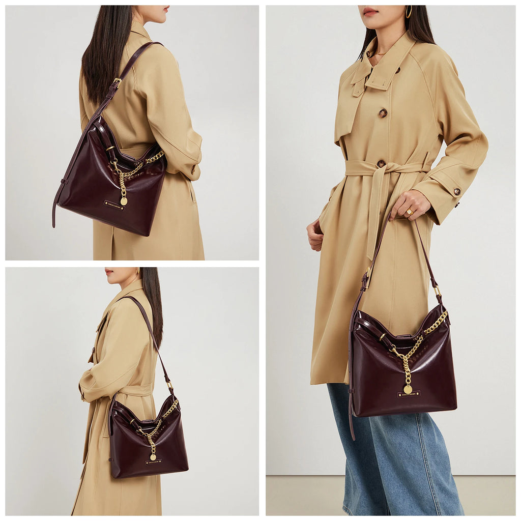 CLONES - Bolso Hobo de Piel Brillante con Cadena - Burgundy