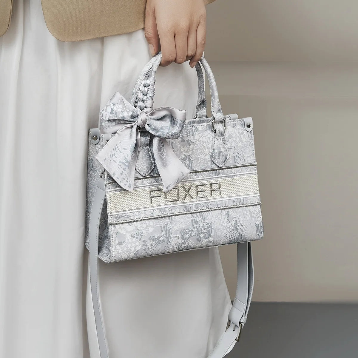 Bolso de mano Tote FOXER Elegante con Estampado Jacquard Floral y Lazo de Satén